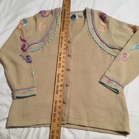 Storybook Knits M Floral beaded cardigan Embroidered cream fancy buttons - Picture 14 of 16